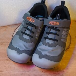 KEEN Kids Gray and Black Sneakers with Orange Accents Size 4